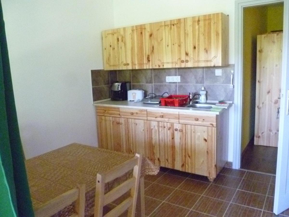 Kisrejtek Apartmanhaz Lispeszentadorjan Exterior photo