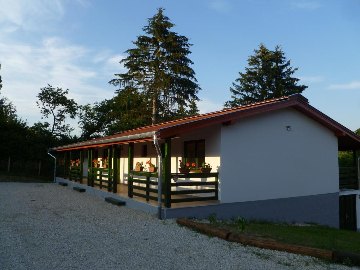 Kisrejtek Apartmanhaz Lispeszentadorjan Exterior photo