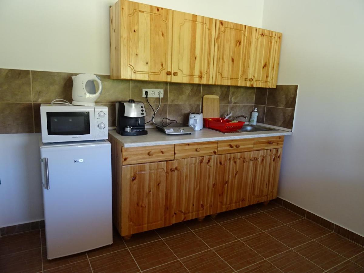 Kisrejtek Apartmanhaz Lispeszentadorjan Exterior photo
