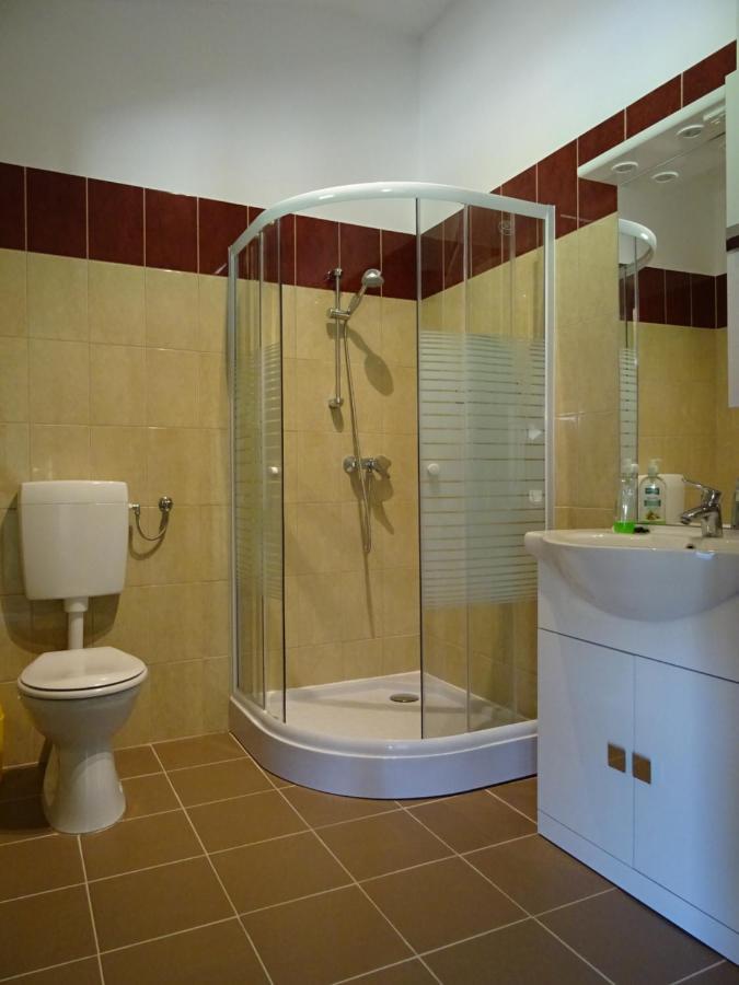 Kisrejtek Apartmanhaz Lispeszentadorjan Exterior photo