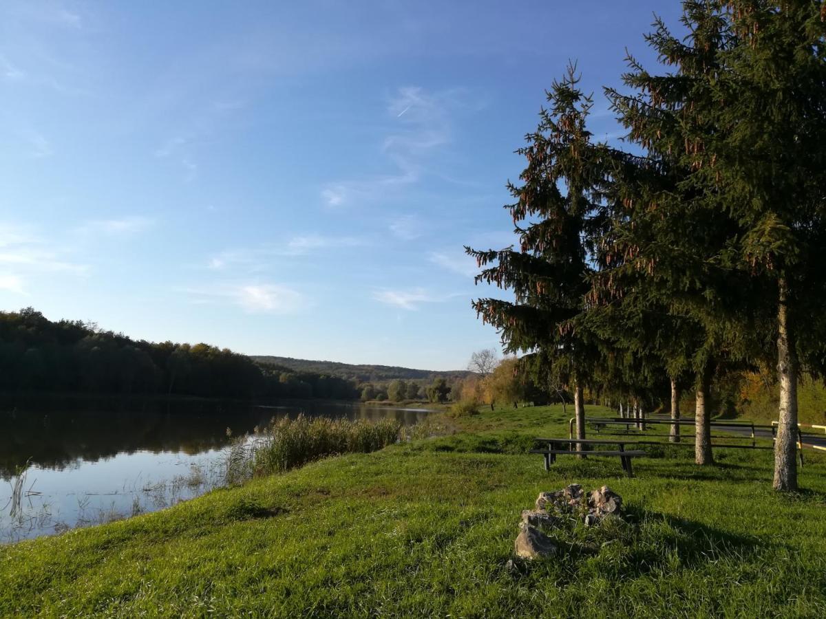 Kisrejtek Apartmanhaz Lispeszentadorjan Exterior photo